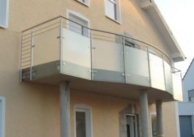 Haus-mit-balkongelaender
