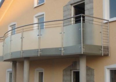 Haus-mit-balkongelaender