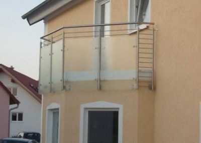 Haus-mit-balkongelaender