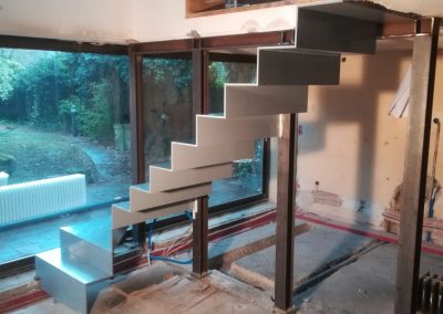 Montagebild Stahl-Faltwerktreppe